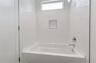 408 W 38 1/2 St, Austin, TX 78705 - Photo 22