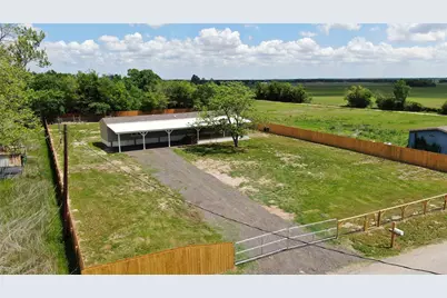 335 County Road 352, Gause, TX 77857 - Photo 1