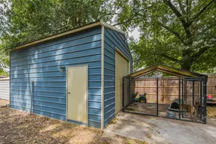 602 W Buck St, Caldwell, TX 77836 - Photo 18