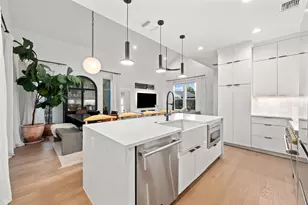 2104 E 2nd St, Austin, TX 78702 - Photo 14