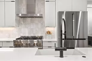 2104 E 2nd St, Austin, TX 78702 - Photo 10