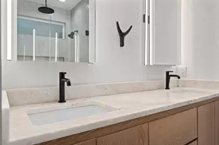 2104 E 2nd St, Austin, TX 78702 - Photo 18