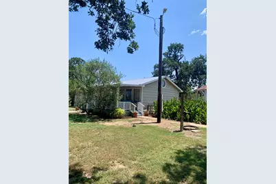 105 Tom Tom, Smithville, TX 78957 - Photo 4