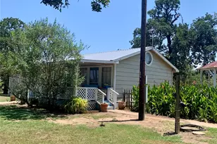 105 Tom Tom, Smithville, TX 78957 - Photo 4