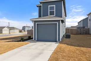 539 Commander Abbott Dr, Jarrell, TX 76537 - Photo 2