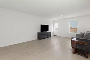 539 Commander Abbott Dr, Jarrell, TX 76537 - Photo 12