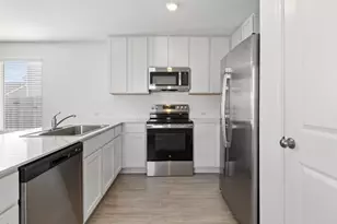 539 Commander Abbott Dr, Jarrell, TX 76537 - Photo 4