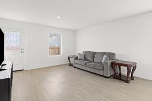 539 Commander Abbott Dr, Jarrell, TX 76537 - Photo 16