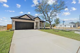 200 Adlai Ave, Georgetown, TX 78633 - Photo 2