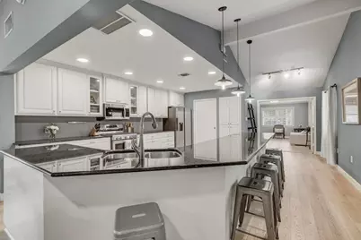 2104 W 10th Street, Austin, TX 78703 - Photo 8