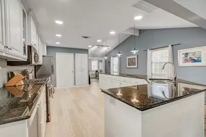 2104 W 10th Street, Austin, TX 78703 - Photo 10