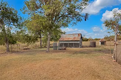 1607 E 4th Street, Taylor, TX 76574 - Photo 24