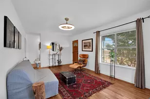 1607 E 4th St, Taylor, TX 76574 - Photo 4