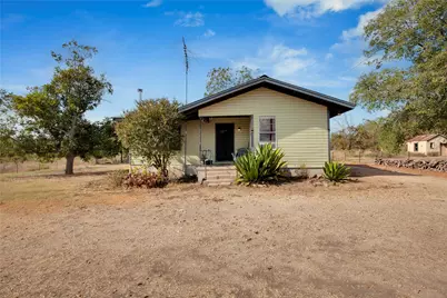 1607 E 4th Street, Taylor, TX 76574 - Photo 24