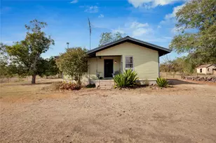 1607 E 4th St, Taylor, TX 76574 - Photo 16