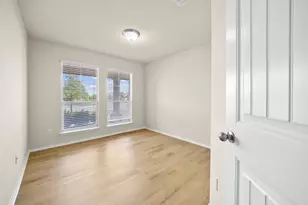 101 Plata Ln, Jarrell, TX 76537 - Photo 8