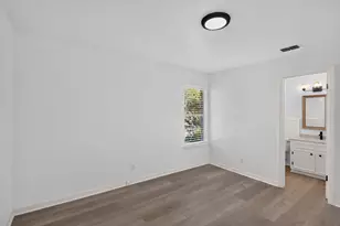 2703 Princeton Dr, Austin, TX 78741 - Photo 18