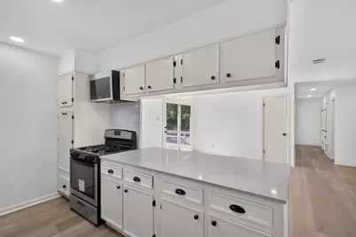2703 Princeton Drive, Austin, TX 78741 - Photo 8