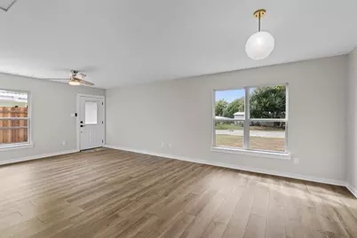 718 Hunter Drive, Rockdale, TX 76567 - Photo 8