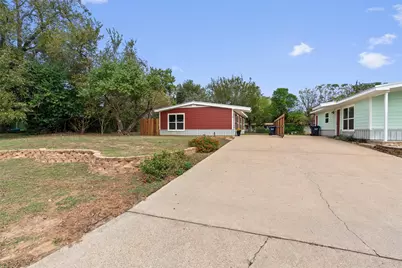 718 Hunter Drive, Rockdale, TX 76567 - Photo 2