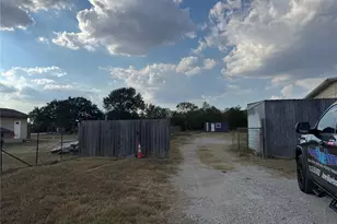 490 Rosewood Dr, Dale, TX 78616 - Photo 4