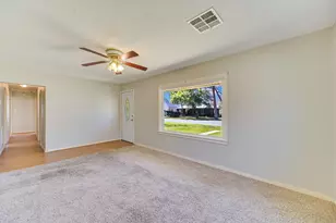 106 Hudgins St, Smithville, TX 78957 - Photo 6