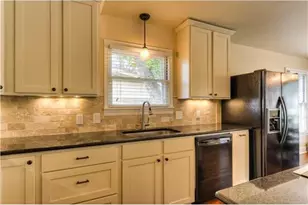 2111 W 10th St, Austin, TX 78703 - Photo 6