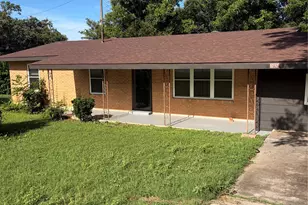 1012 N Water St, Burnet, TX 78611 - Photo 2