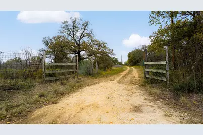 2124 Bugtussle Lane, Luling, TX 78648 - Photo 2
