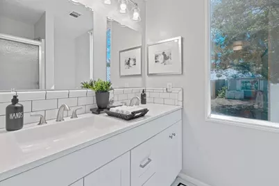 909 Hudgins Street, Smithville, TX 78957 - Photo 12