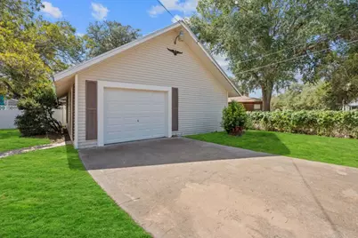 909 Hudgins Street, Smithville, TX 78957 - Photo 28