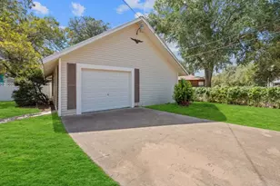 909 Hudgins St, Smithville, TX 78957 - Photo 28