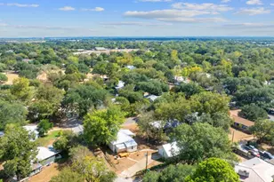 909 Hudgins St, Smithville, TX 78957 - Photo 34