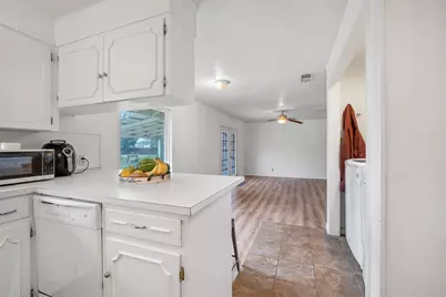 504 Marburger Street, Smithville, TX 78957 - Photo 10