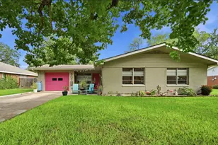 807 Campbell St, Lockhart, TX 78644 - Photo 2
