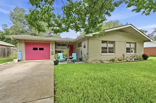 807 Campbell St, Lockhart, TX 78644 - Photo 1