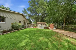 807 Campbell St, Lockhart, TX 78644 - Photo 32