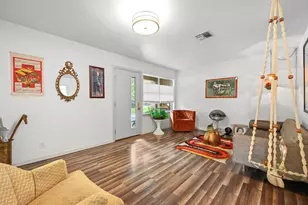 807 Campbell St, Lockhart, TX 78644 - Photo 6