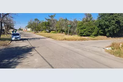 304 Burkett Street, Taylor, TX 76574 - Photo 2