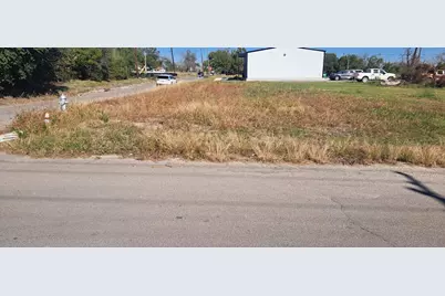 304 Burkett Street, Taylor, TX 76574 - Photo 4