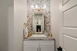 3018 Sunridge Dr, Austin, TX 78741 - Photo 14