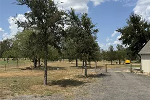 1353 Red Town Rd, Elgin, TX 78621 - Photo 26