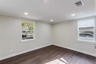 1118 Spur St, Austin, TX 78721 - Photo 8