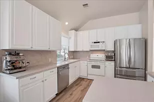 409 Carismatic Ln, Austin, TX 78748 - Photo 6