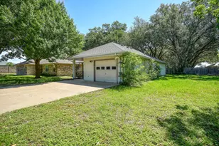 504 Leah Ln, Smithville, TX 78957 - Photo 2