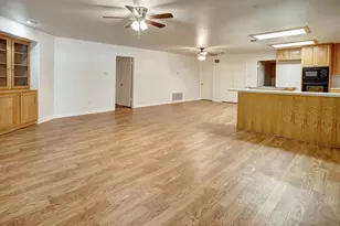 504 Leah Ln, Smithville, TX 78957 - Photo 8