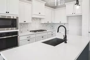 618 Bay Breeze Dr, Kyle, TX 78640 - Photo 2