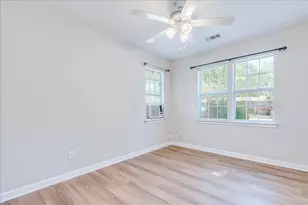 609 Cottonwood St, Lockhart, TX 78644 - Photo 4