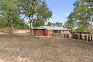 212 Thousand Oaks Dr, Cedar Creek, TX 78612 - Photo 10