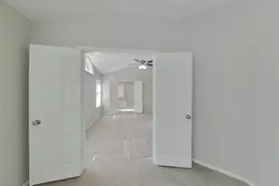 347 Foster Ln, Jarrell, TX 76537 - Photo 14